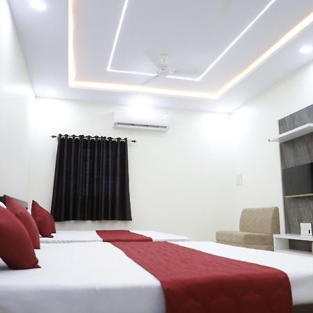 Hotel Jag Laxmi Palace Prime Location Main Road Near Mahakal Temple And Railway Station Ujjain Eksteriør billede