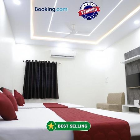 Hotel Jag Laxmi Palace Prime Location Main Road Near Mahakal Temple And Railway Station Ujjain Eksteriør billede