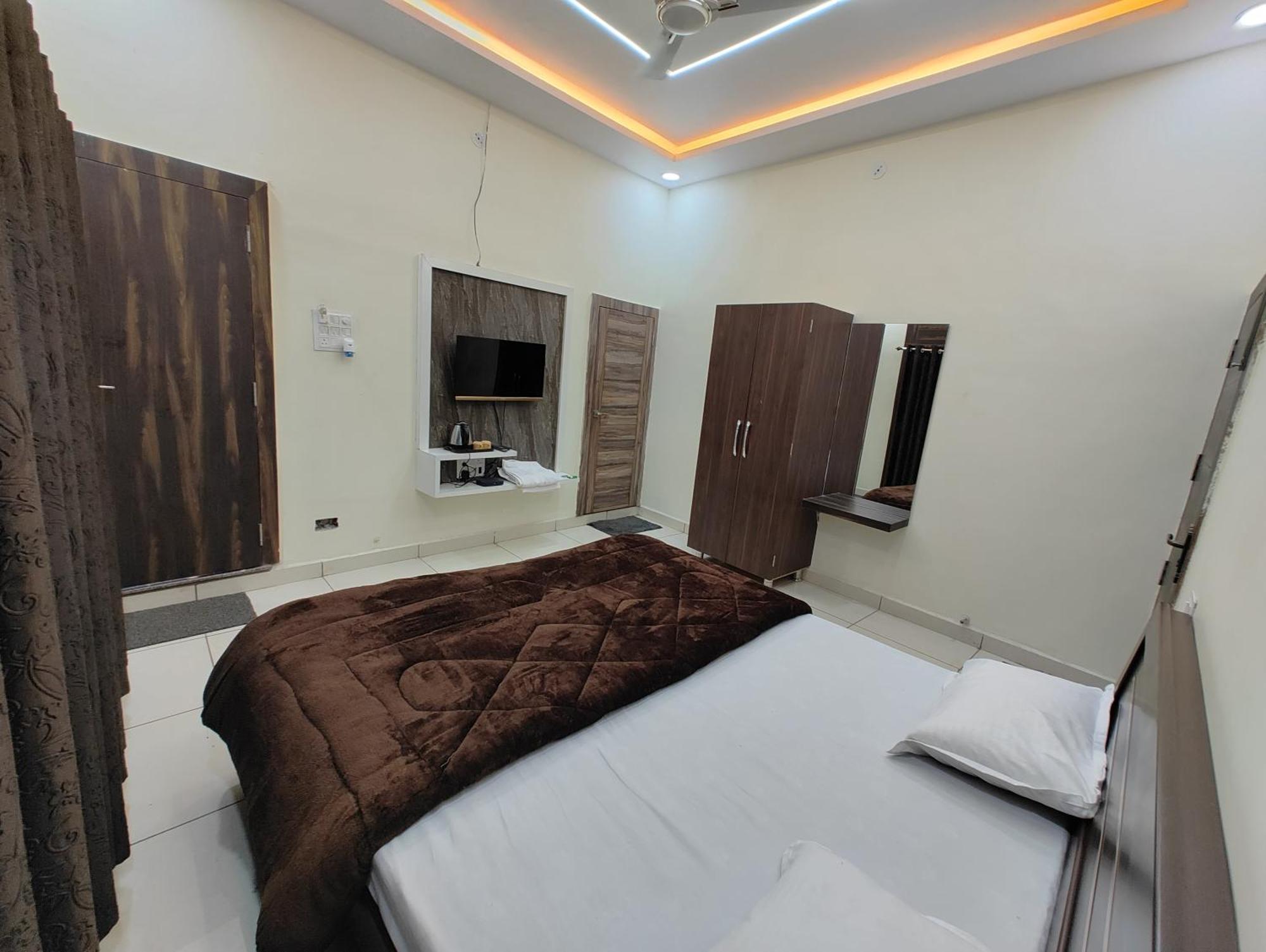 Hotel Jag Laxmi Palace Prime Location Main Road Near Mahakal Temple And Railway Station Ujjain Eksteriør billede