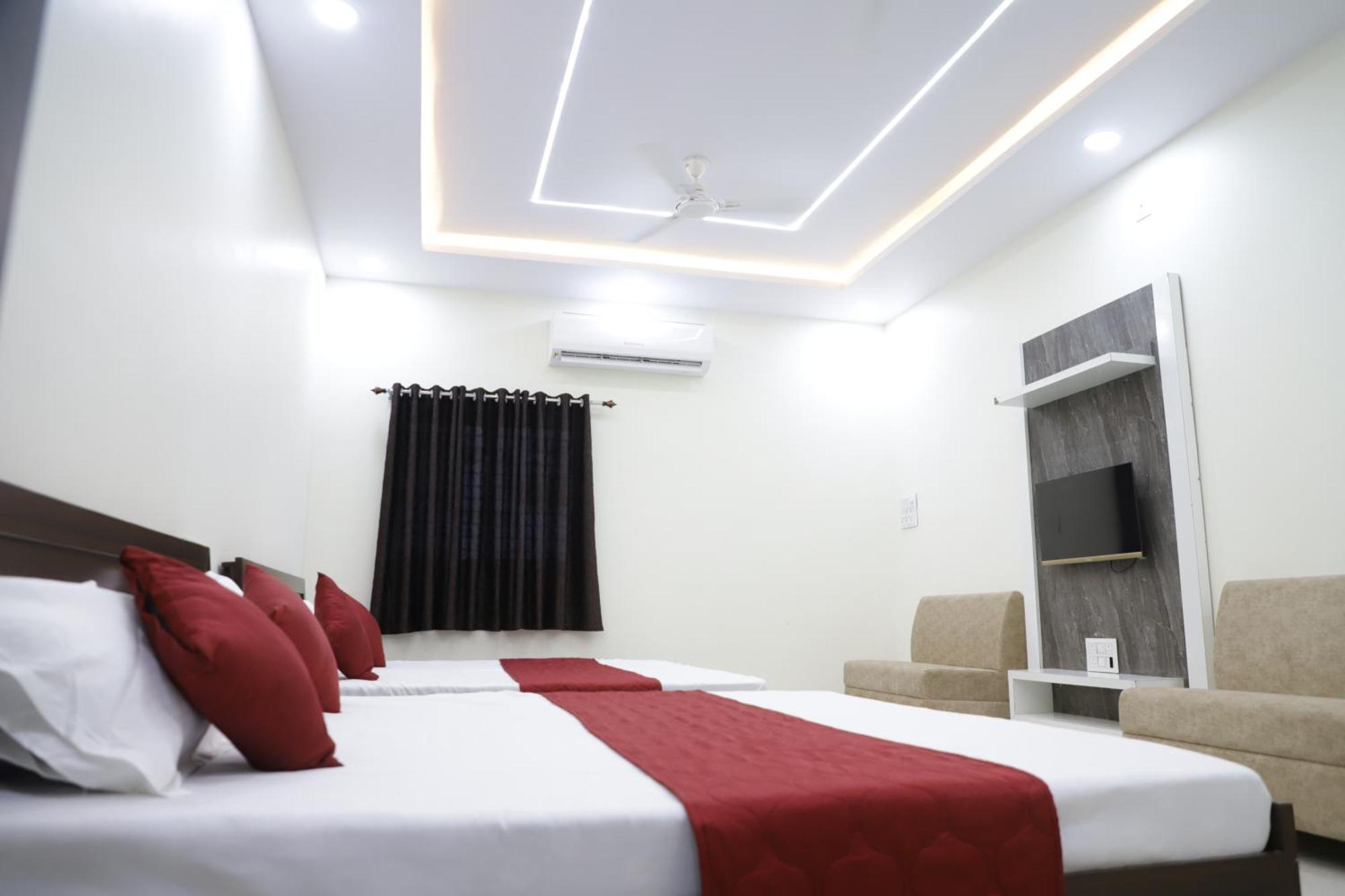 Hotel Jag Laxmi Palace Prime Location Main Road Near Mahakal Temple And Railway Station Ujjain Eksteriør billede