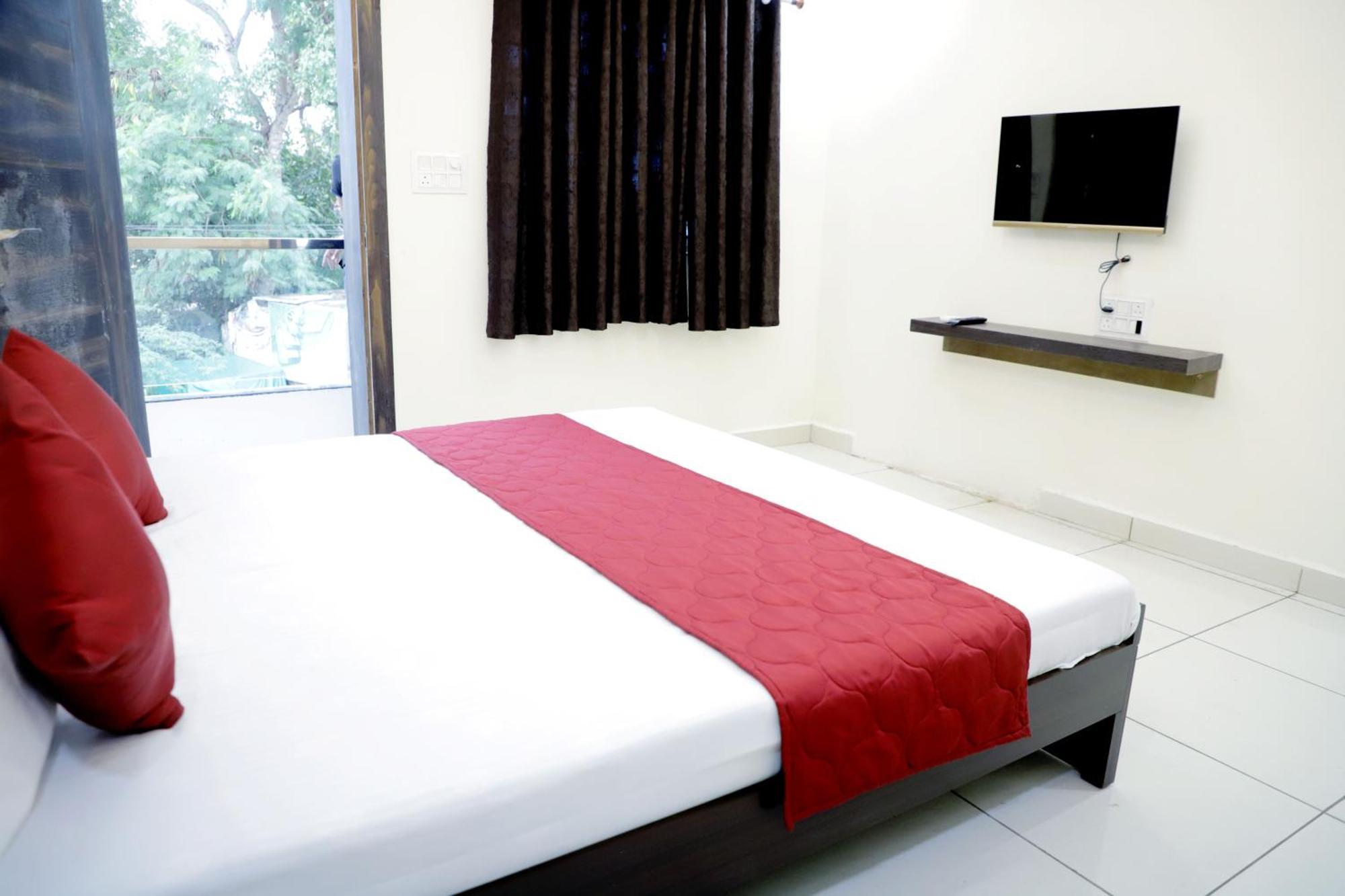 Hotel Jag Laxmi Palace Prime Location Main Road Near Mahakal Temple And Railway Station Ujjain Eksteriør billede