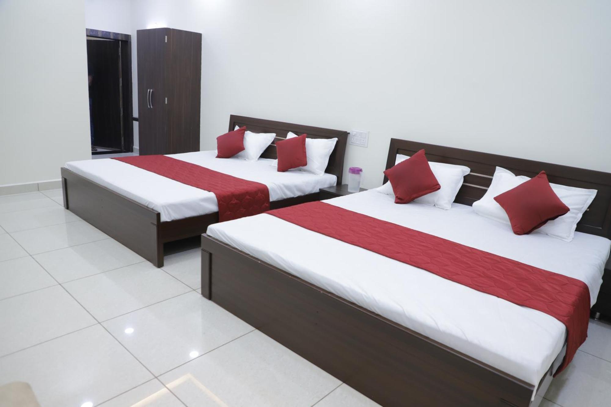 Hotel Jag Laxmi Palace Prime Location Main Road Near Mahakal Temple And Railway Station Ujjain Eksteriør billede