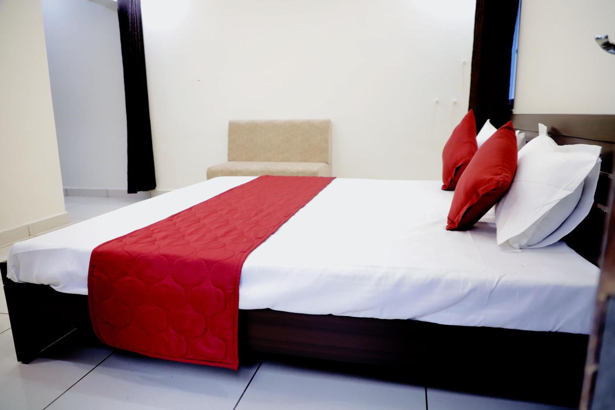 Hotel Jag Laxmi Palace Prime Location Main Road Near Mahakal Temple And Railway Station Ujjain Eksteriør billede