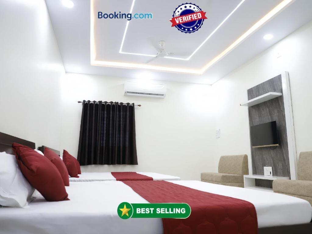 Hotel Jag Laxmi Palace Prime Location Main Road Near Mahakal Temple And Railway Station Ujjain Eksteriør billede